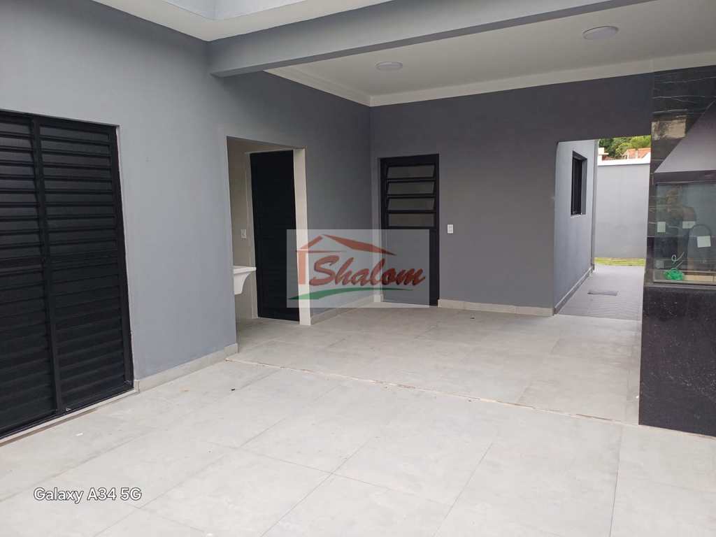 Casa em Caraguatatuba, no bairro Massaguaçu