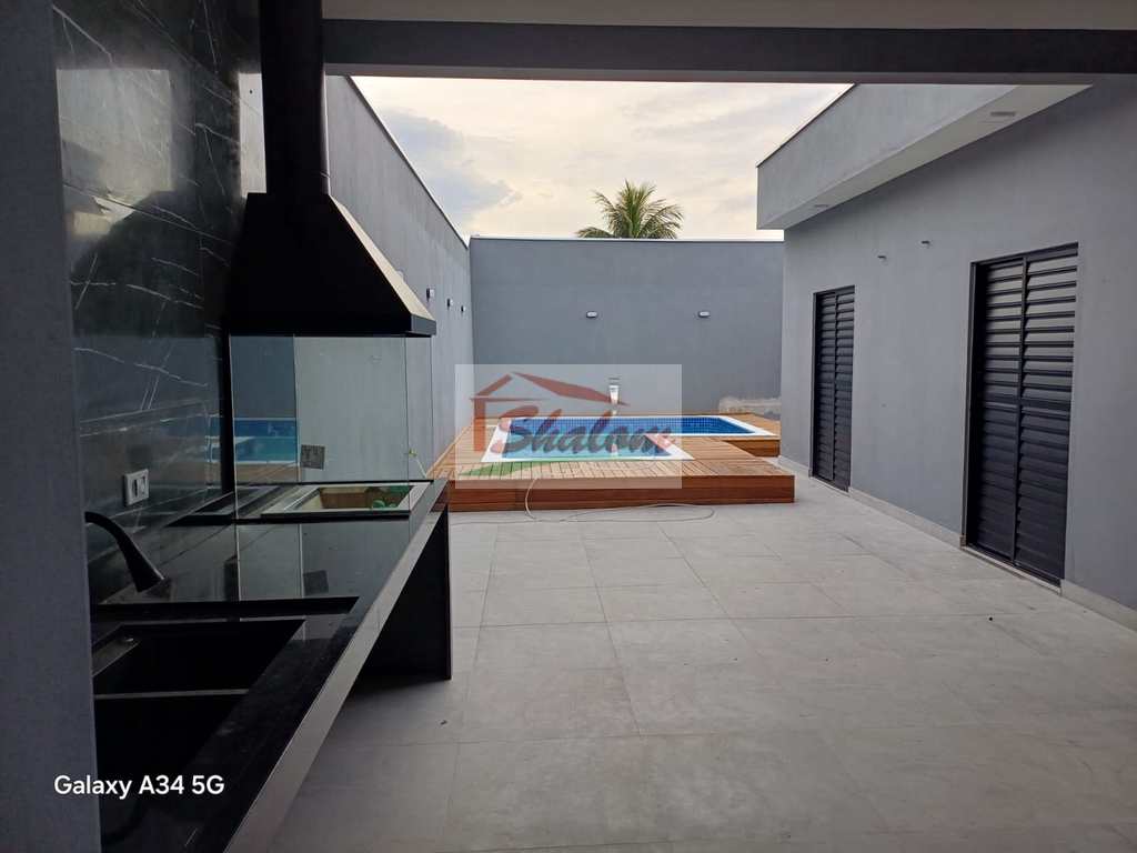 Casa em Caraguatatuba, no bairro Massaguaçu