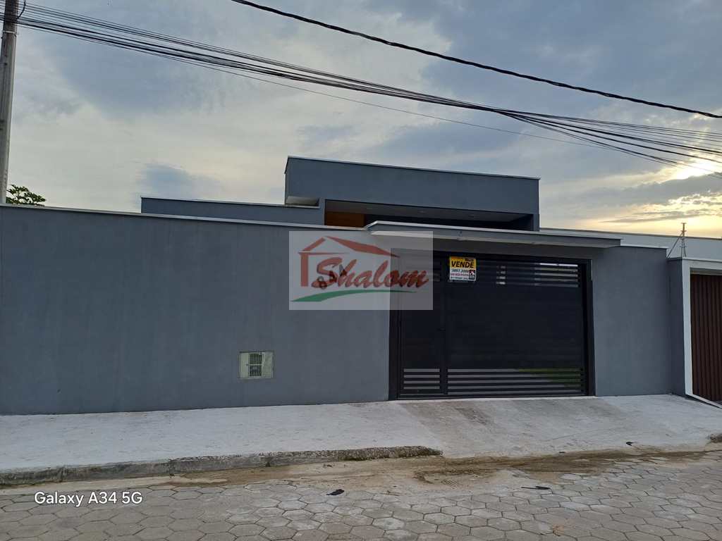 Casa em Caraguatatuba, no bairro Massaguaçu