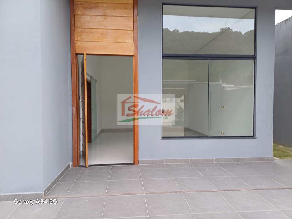 Casa em Caraguatatuba, no bairro Massaguaçu