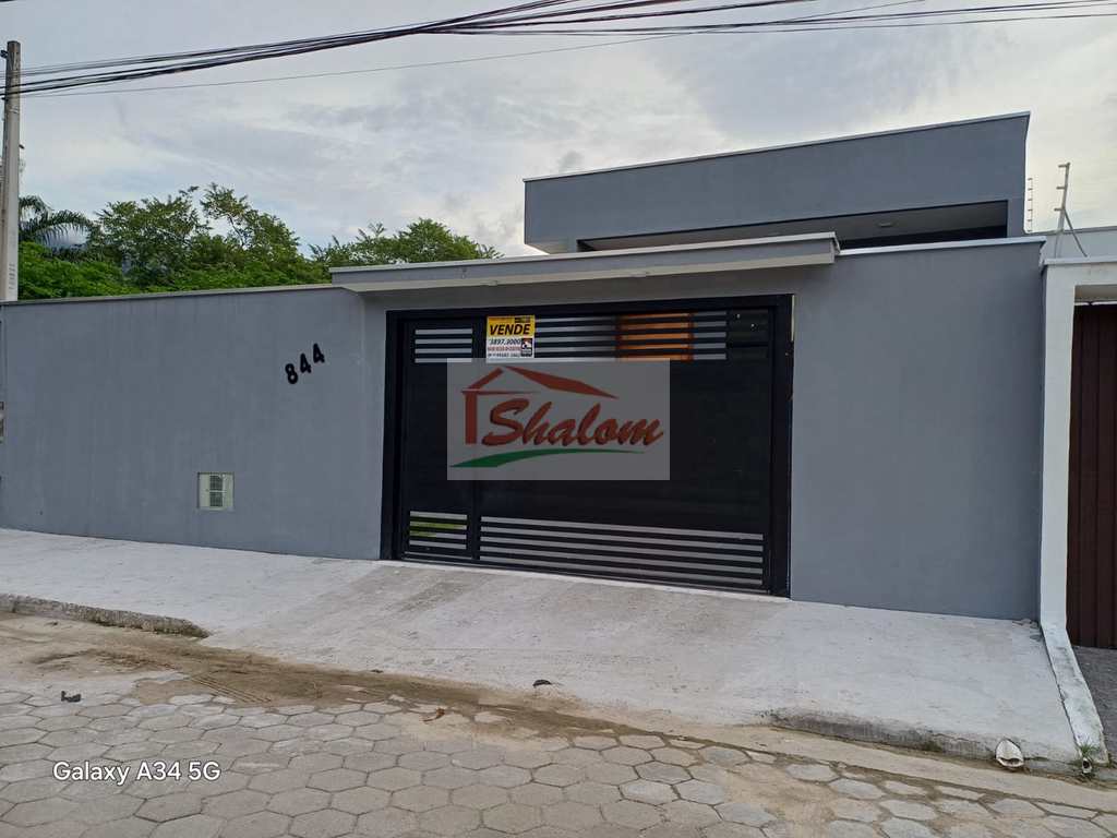 Casa em Caraguatatuba, no bairro Massaguaçu