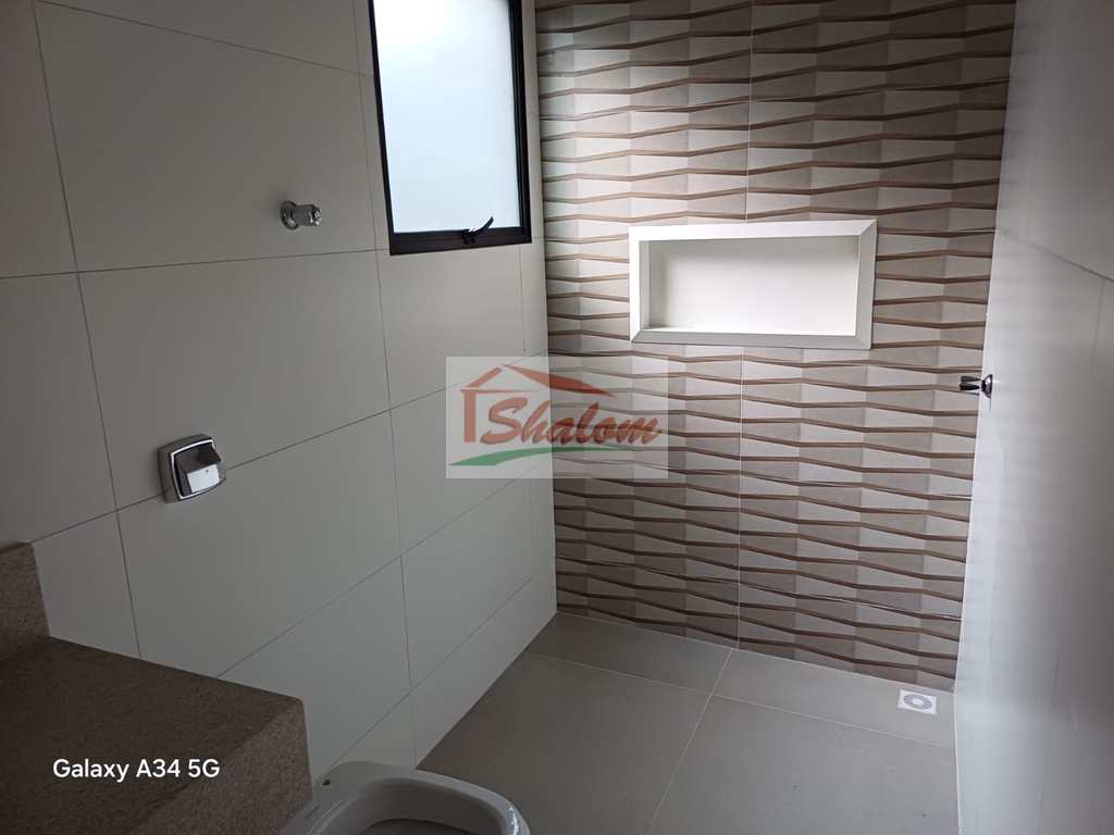 Casa em Caraguatatuba, no bairro Massaguaçu