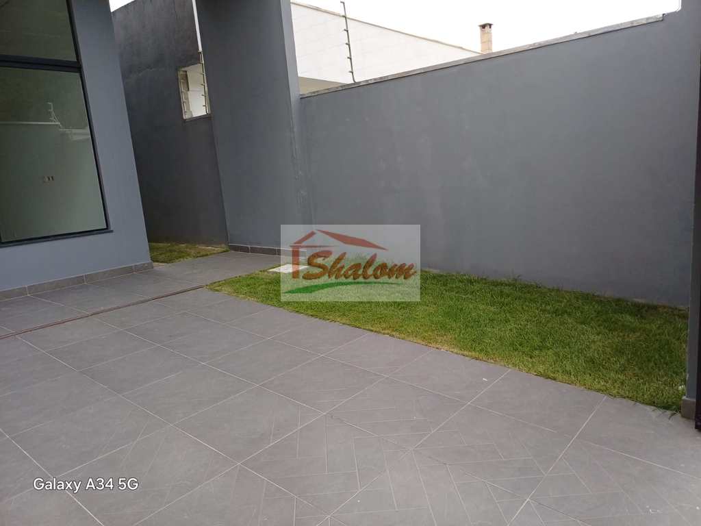 Casa em Caraguatatuba, no bairro Massaguaçu