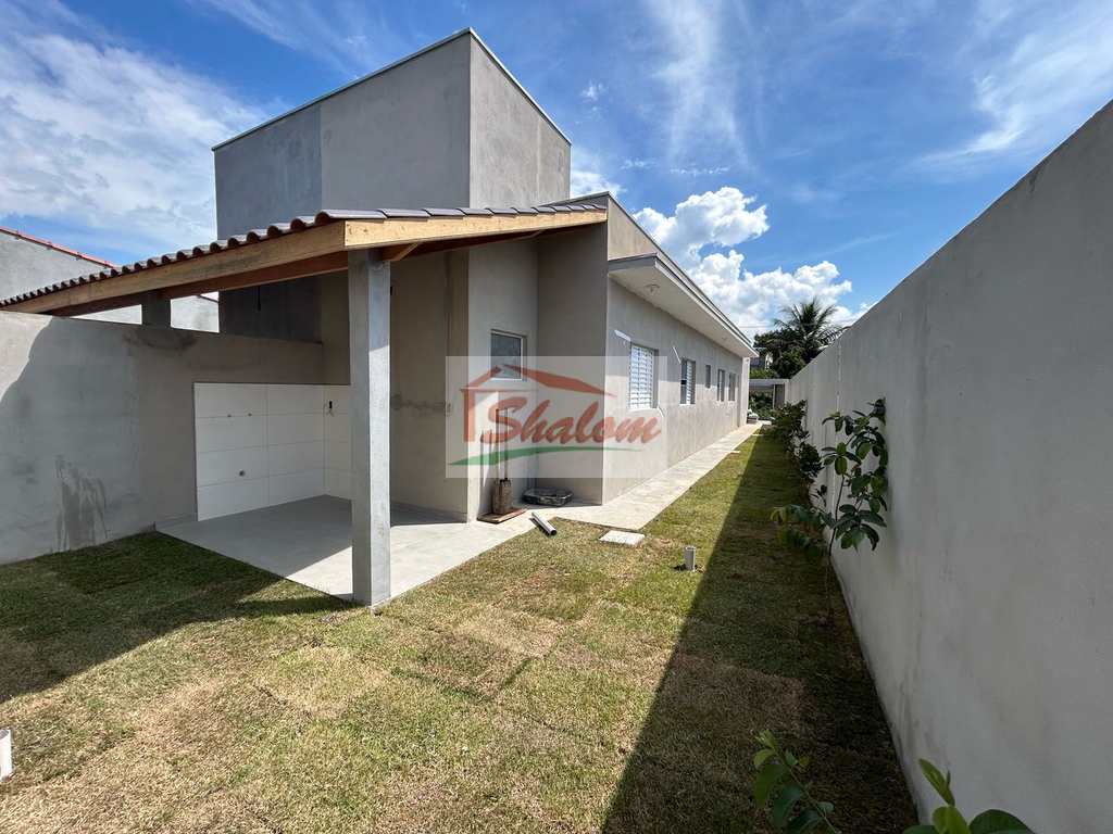 Casa em Caraguatatuba, no bairro Balneário dos Golfinhos