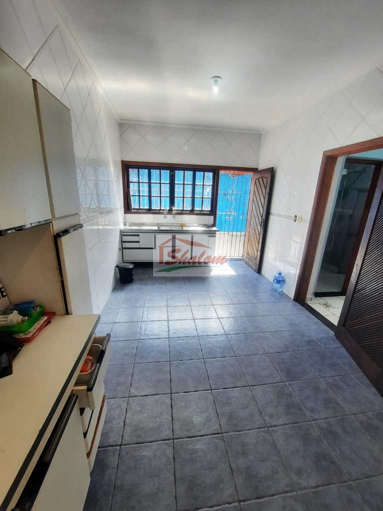 Sobrado Comercial em Caraguatatuba, no bairro Centro