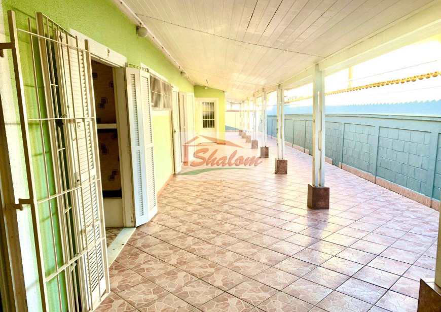 Casa em Caraguatatuba, no bairro Martim de Sá