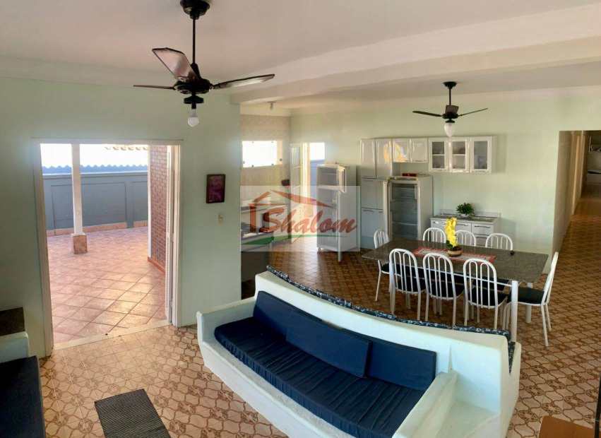 Casa em Caraguatatuba, no bairro Martim de Sá
