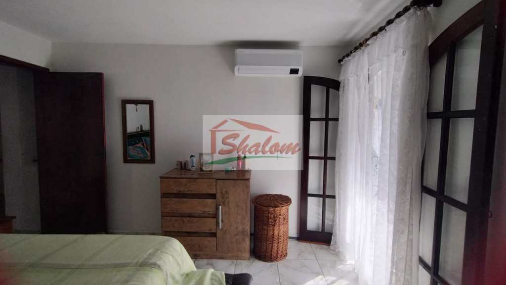 Casa em Caraguatatuba, no bairro Prainha