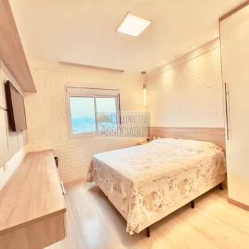 Apartamento em Santos, bairro Campo Grande