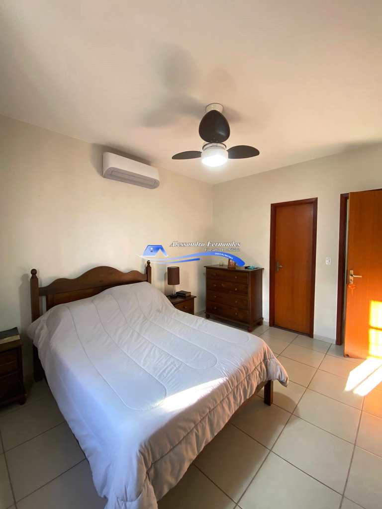 Casa em Queimados, no bairro Vila Pacaembu