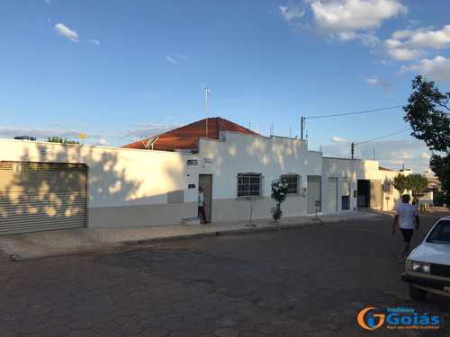 Casa, código 8925 em Vianópolis, bairro Setor Central