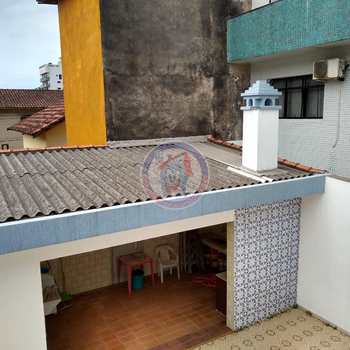 Casa em Mongaguá, bairro Centro