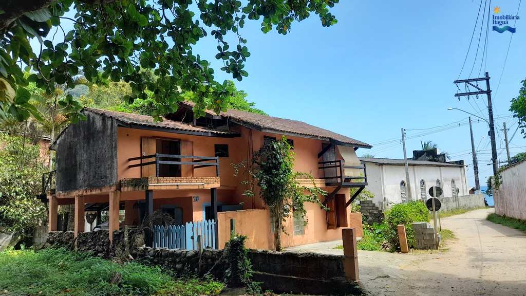 Casa em Ubatuba, no bairro Picinguaba