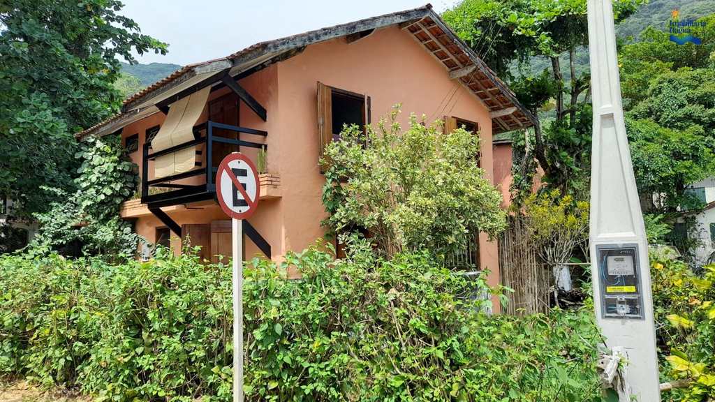 Casa em Ubatuba, no bairro Picinguaba