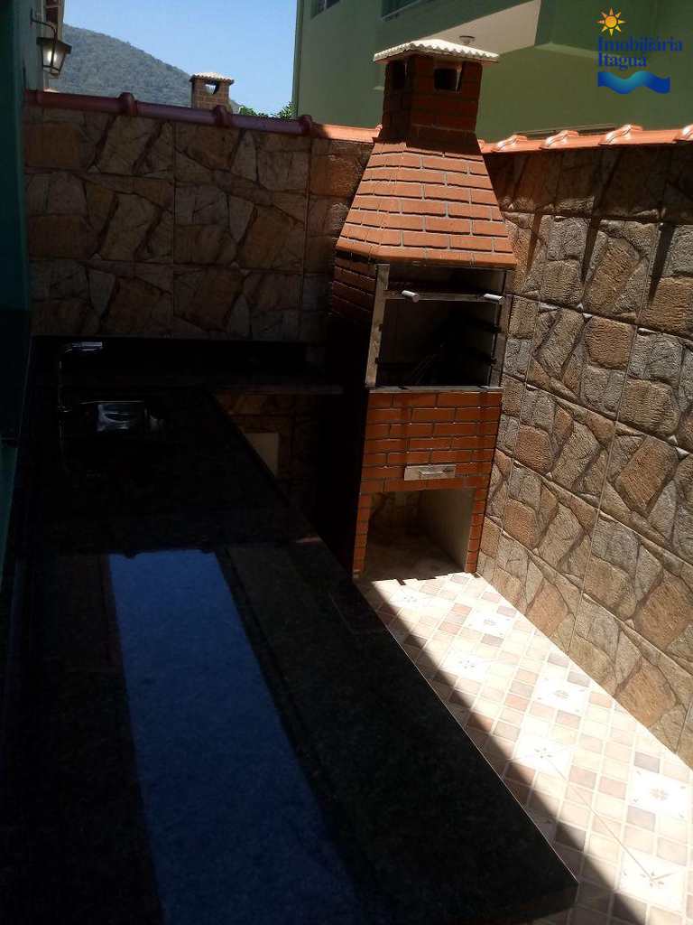 Casa em Ubatuba, no bairro Maranduba