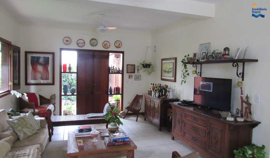 Casa em Ubatuba, bairro Itagua