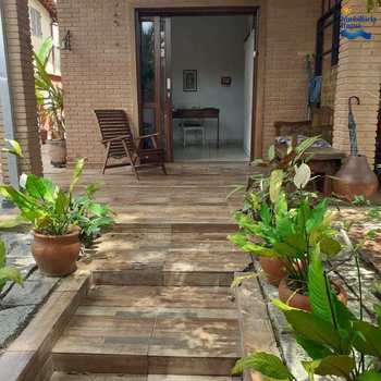 Sobrado em Ubatuba, bairro Itagua