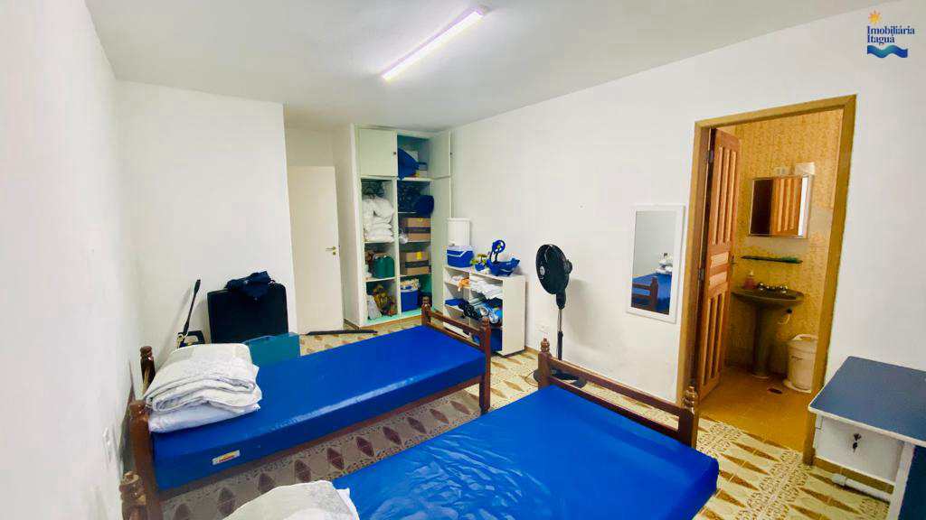 Casa em Ubatuba, no bairro Lázaro