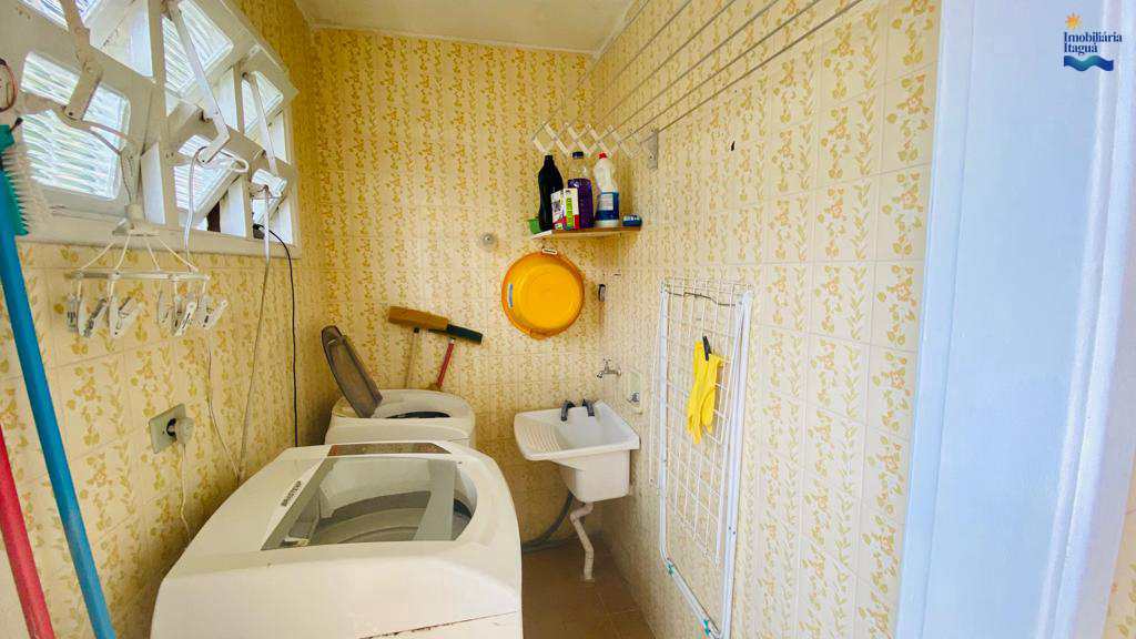 Casa em Ubatuba, no bairro Lázaro