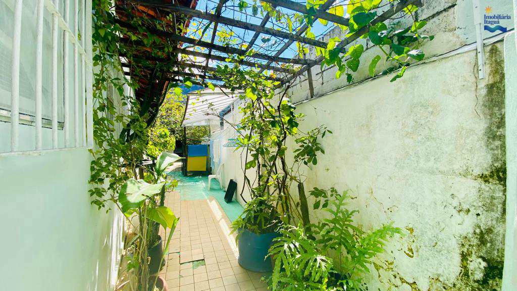 Casa em Ubatuba, no bairro Lázaro