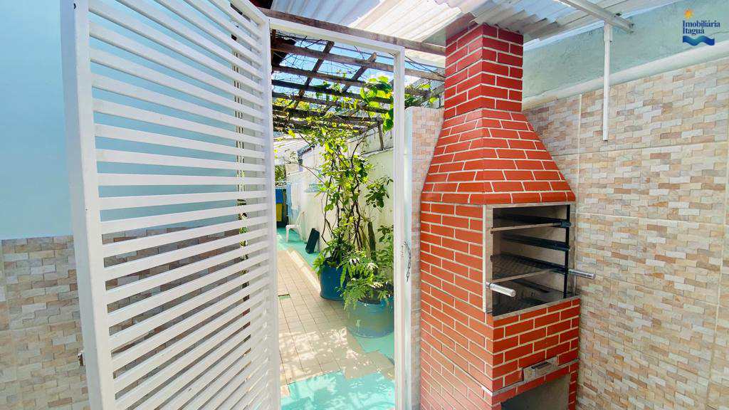 Casa em Ubatuba, no bairro Lázaro