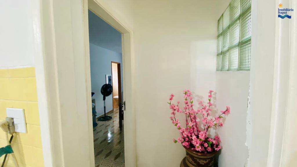 Casa em Ubatuba, no bairro Lázaro