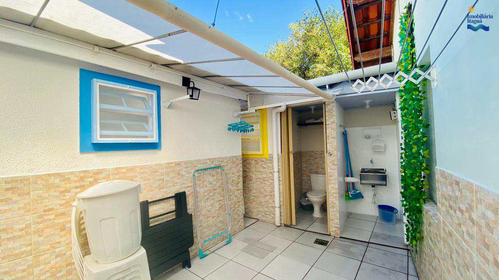 Casa em Ubatuba, no bairro Lázaro