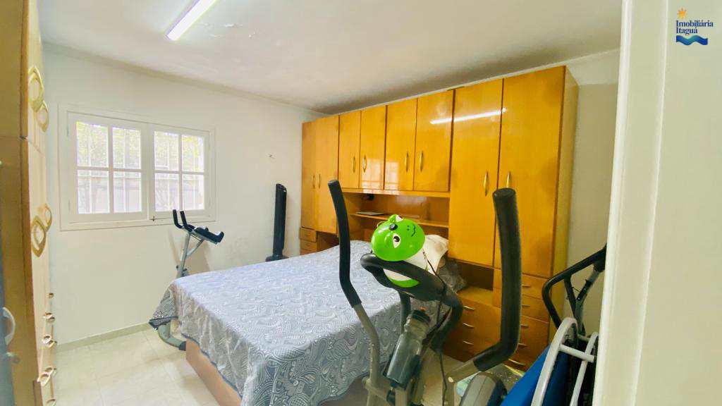 Casa em Ubatuba, no bairro Lázaro