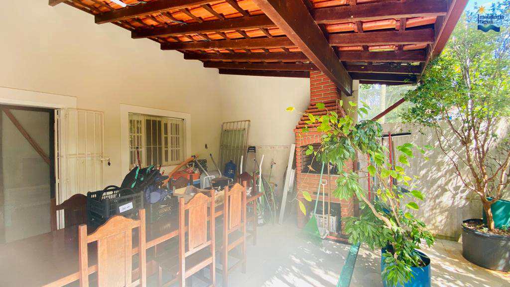 Casa em Ubatuba, no bairro Lázaro