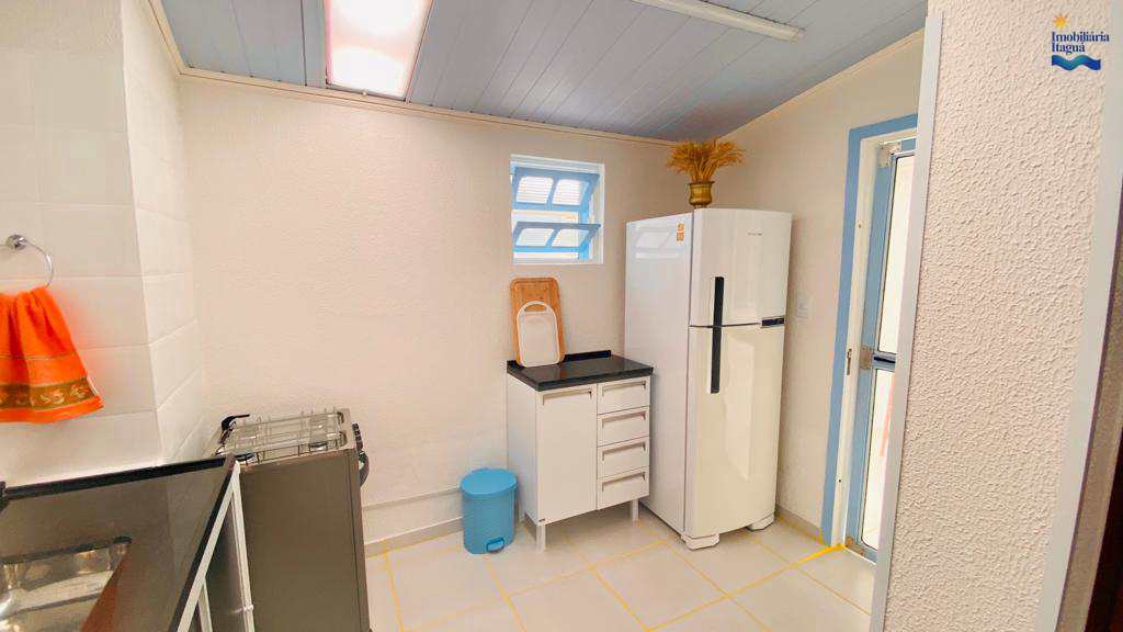 Casa em Ubatuba, no bairro Lázaro