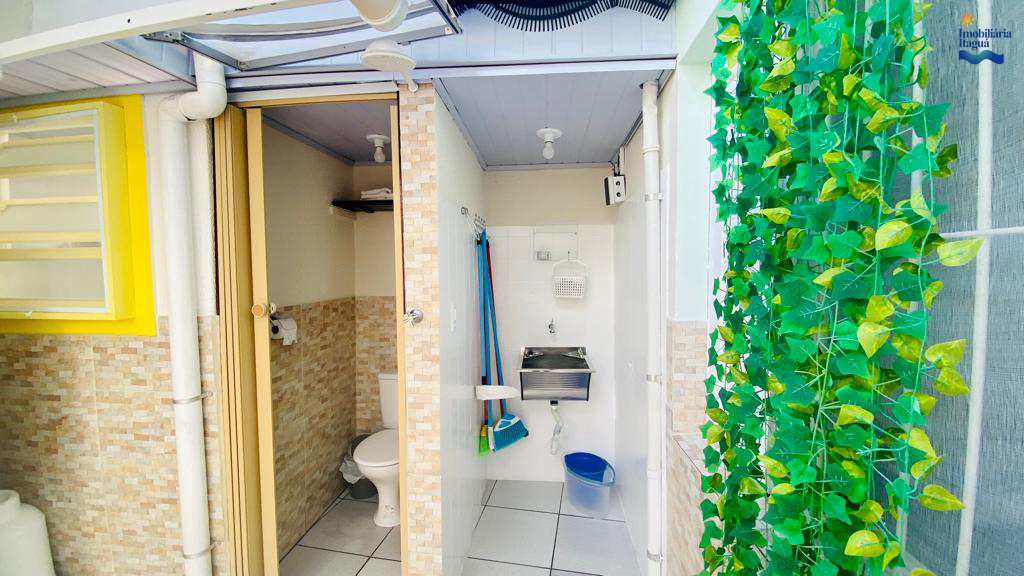 Casa em Ubatuba, no bairro Lázaro