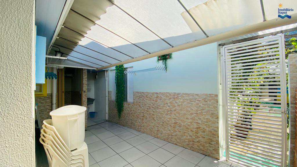 Casa em Ubatuba, no bairro Lázaro