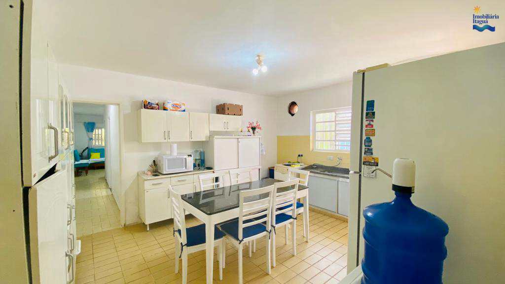 Casa em Ubatuba, no bairro Lázaro