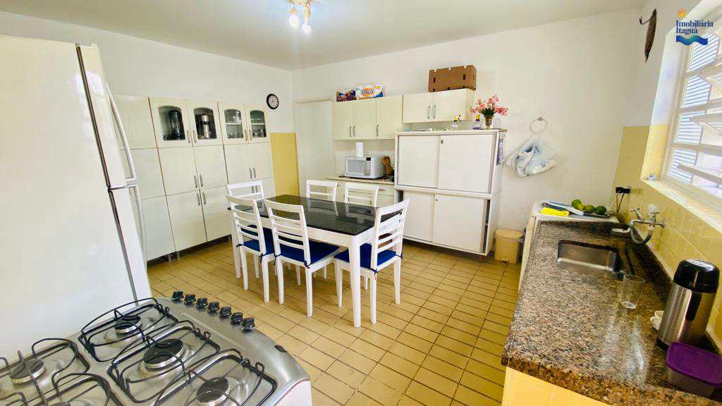 Casa em Ubatuba, no bairro Lázaro