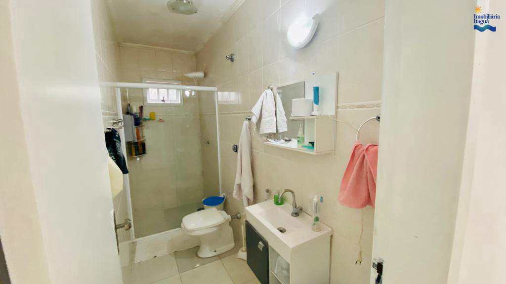Casa em Ubatuba, no bairro Lázaro