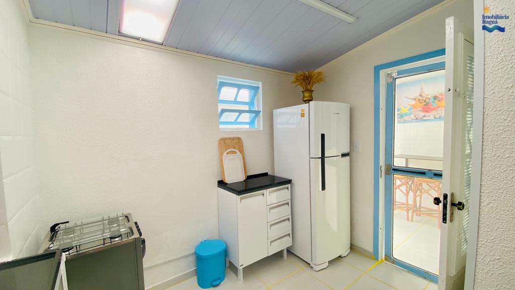 Casa em Ubatuba, no bairro Lázaro