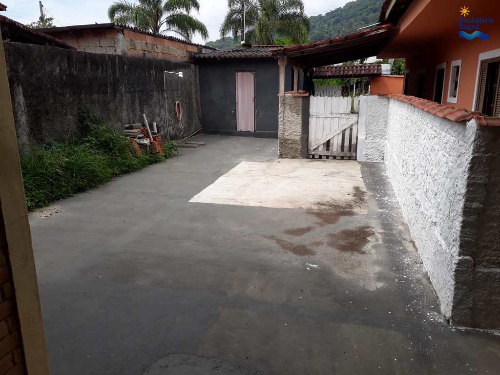 Casa em Ubatuba, no bairro Sumidouro