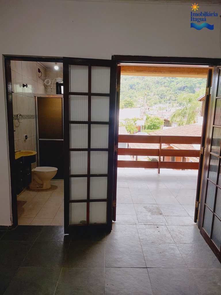 Casa em Ubatuba, no bairro Sumidouro