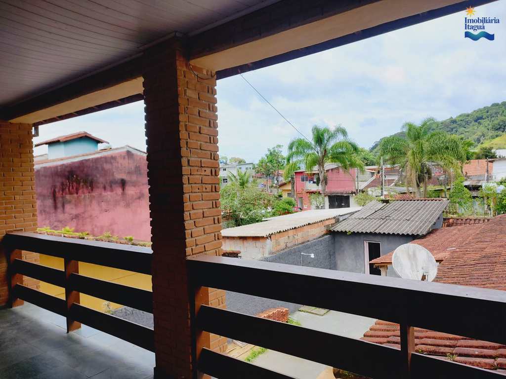 Casa em Ubatuba, no bairro Sumidouro