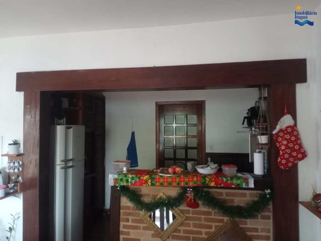 Casa em Ubatuba, no bairro Perequê Açu