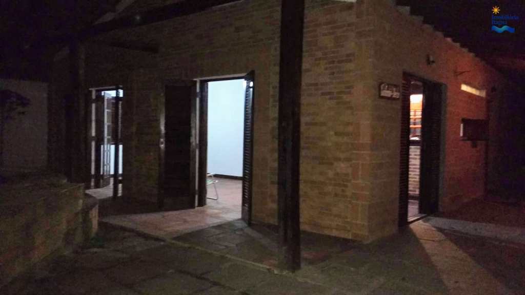 Casa em Ubatuba, no bairro Perequê Açu