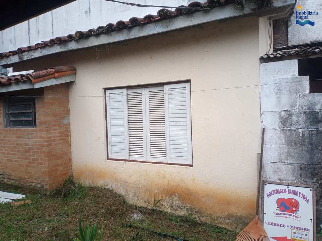 Casa em Ubatuba, no bairro Perequê Açu
