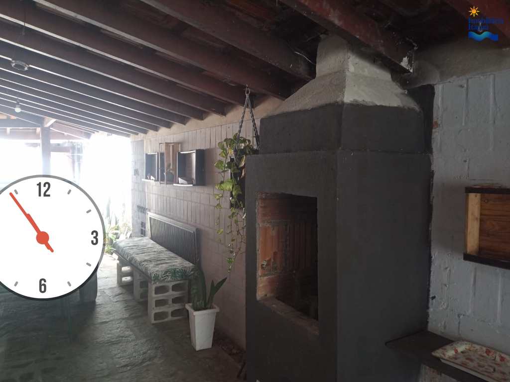 Casa em Ubatuba, no bairro Perequê Açu