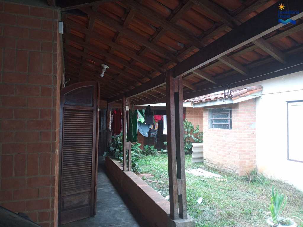 Casa em Ubatuba, no bairro Perequê Açu