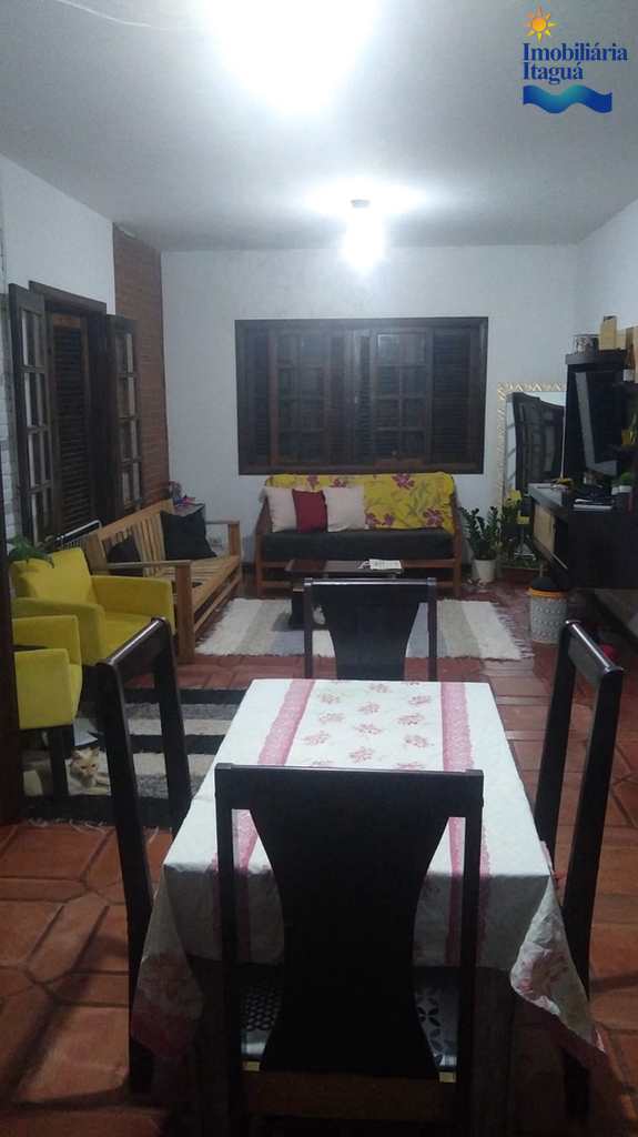 Casa em Ubatuba, no bairro Perequê Açu