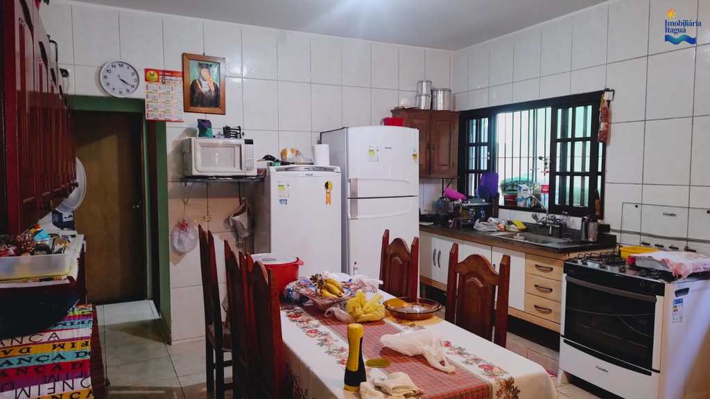 Casa em Ubatuba, no bairro Perequê Açu