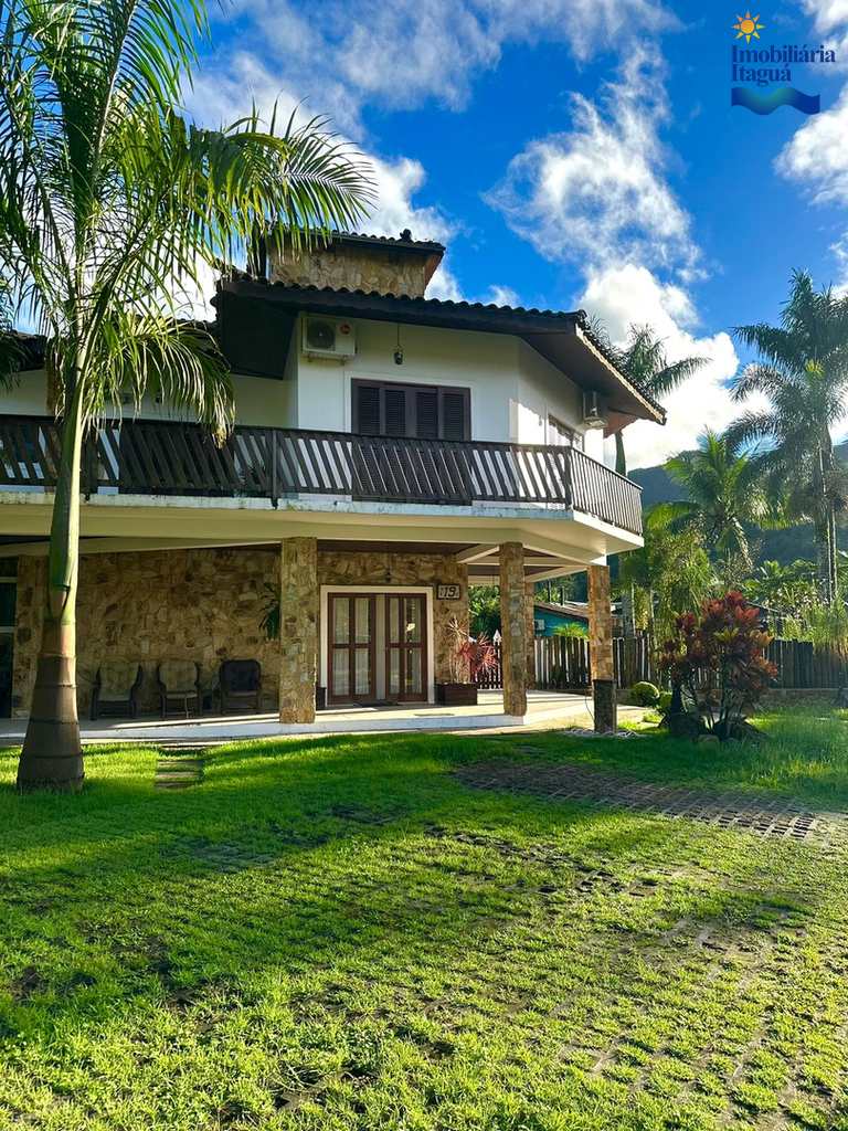 Casa em Ubatuba, no bairro Horto Florestal