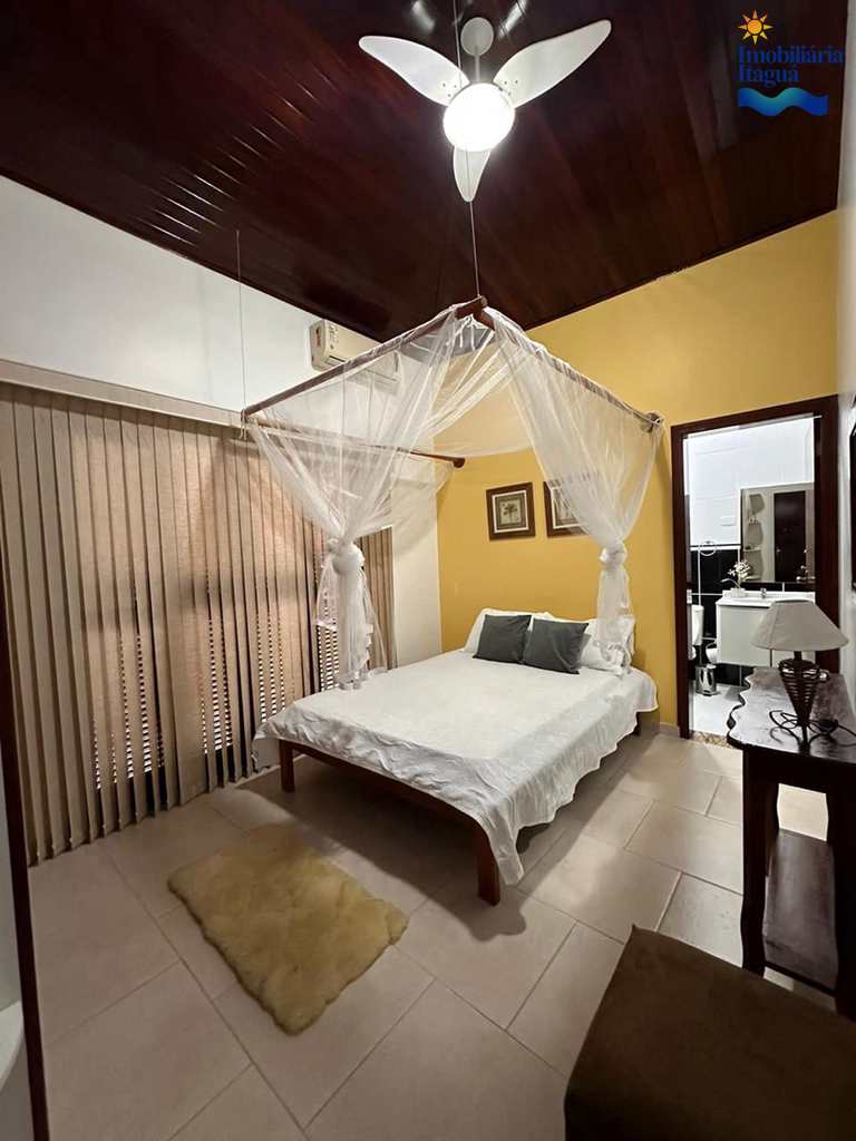 Casa em Ubatuba, no bairro Horto Florestal