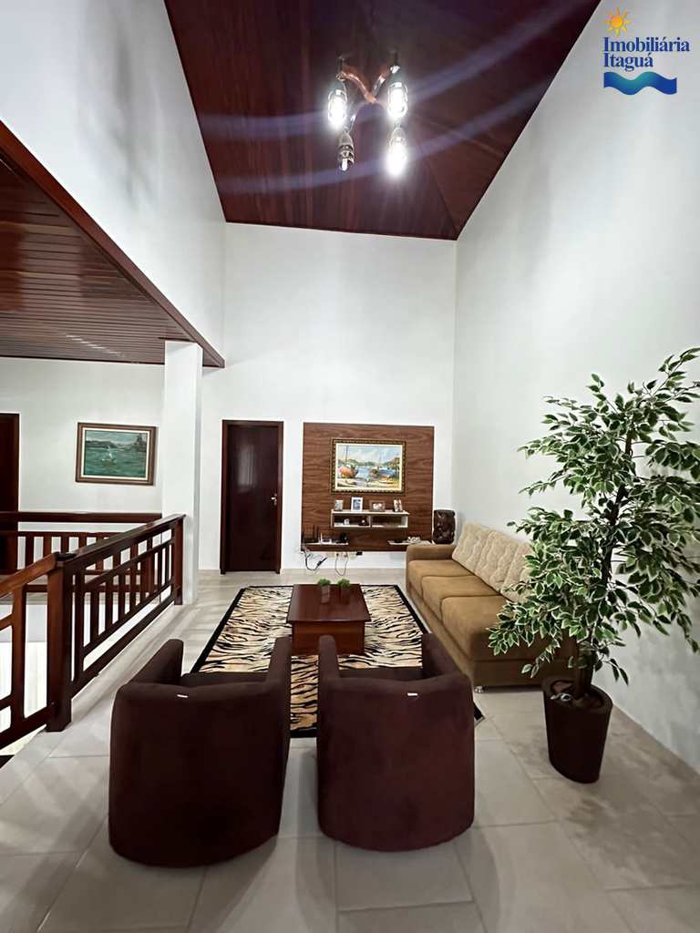 Casa em Ubatuba, no bairro Horto Florestal