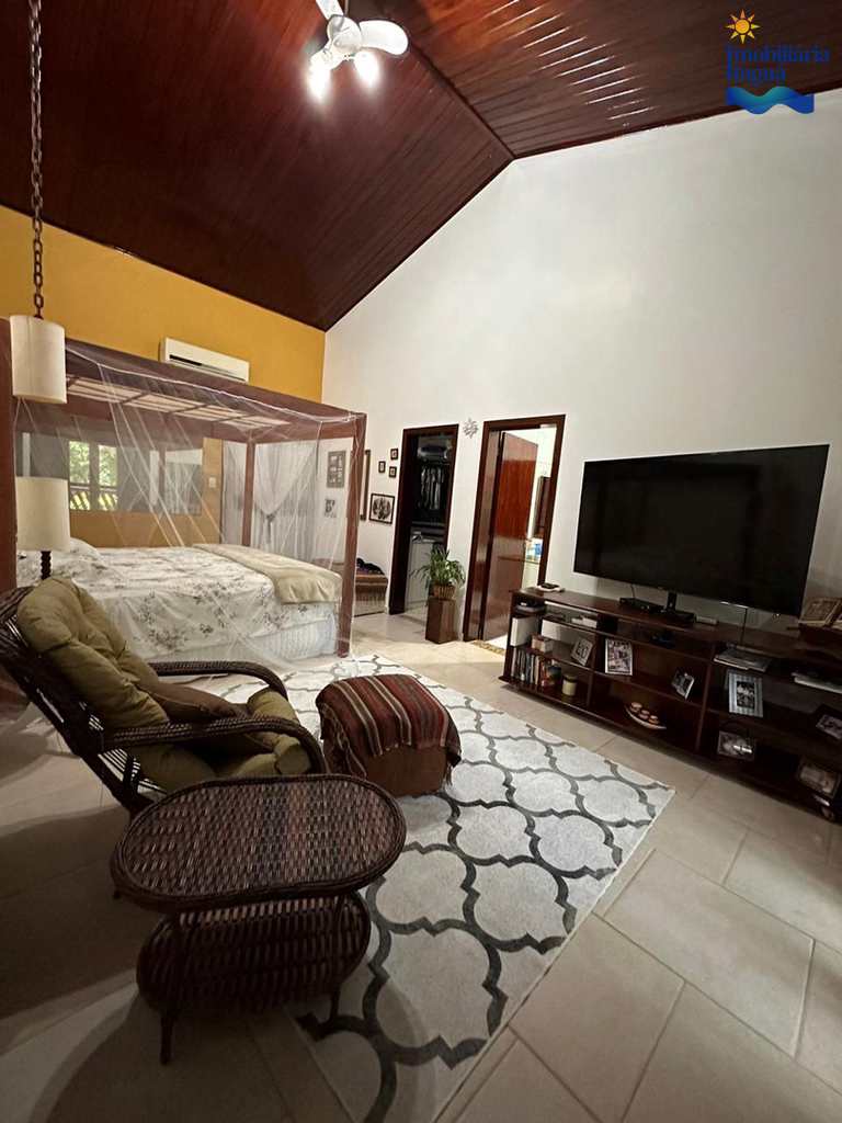 Casa em Ubatuba, no bairro Horto Florestal